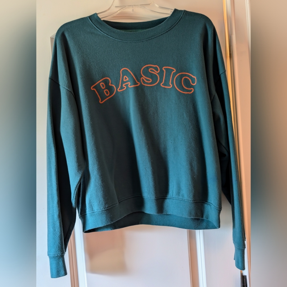 "Basic" Graphic Sweatshirt • L
